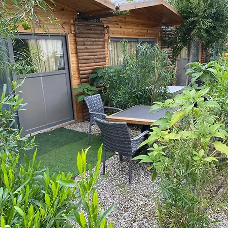 White Country Boutique 3*
